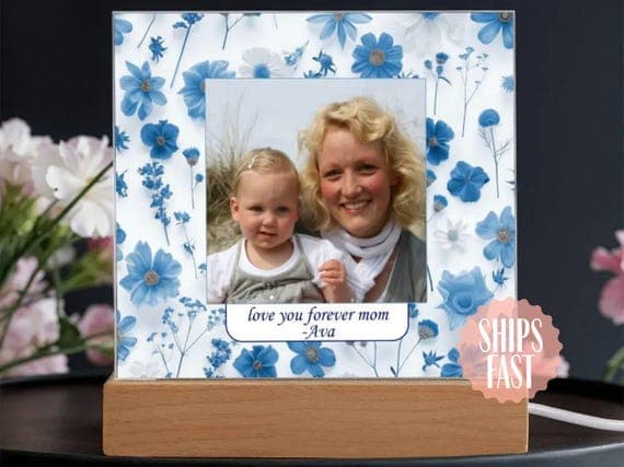 Personalized Pressed Flower Acrylic Photo Plaque for Mom, Custom Mother’s Day Photo Gift, Floral Acrylic Frame, Daughter or Son Gift for Mom